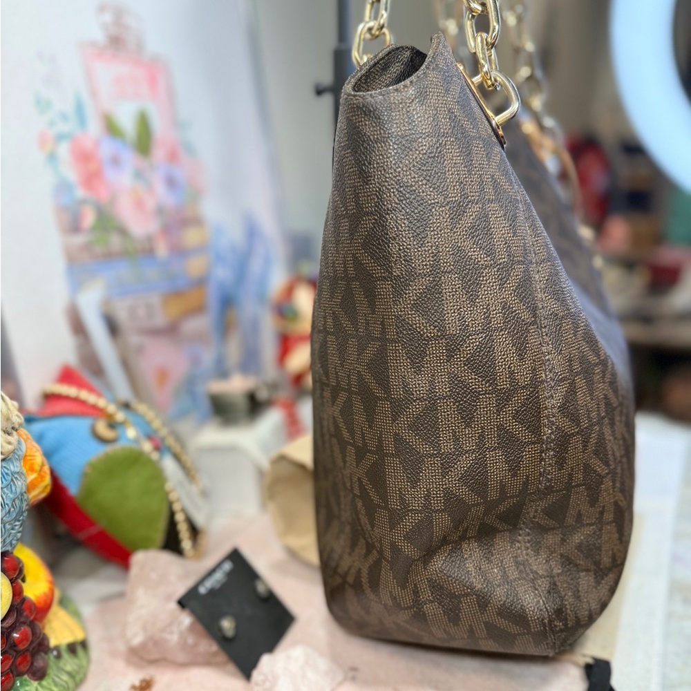 Michael Kors Lilly Large Tote Shoulder Bag - Picture 3 of 10
